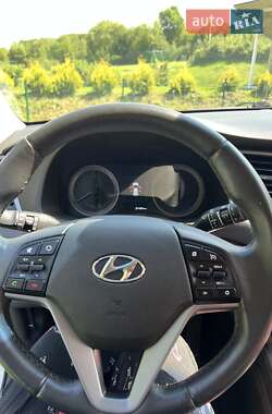 Внедорожник / Кроссовер Hyundai Tucson 2016 в Сваляве