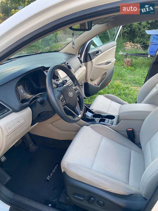 Позашляховик / Кросовер Hyundai Tucson 2016 в Києві