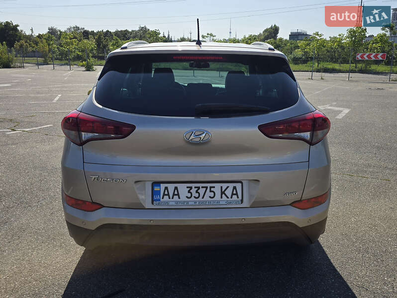 Позашляховик / Кросовер Hyundai Tucson 2016 в Києві