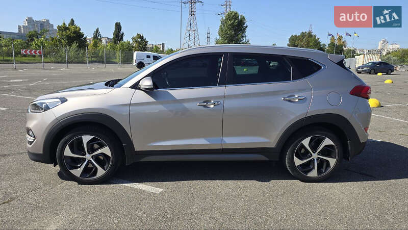 Позашляховик / Кросовер Hyundai Tucson 2016 в Києві
