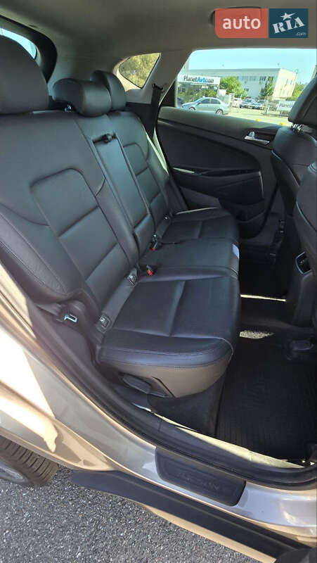 Позашляховик / Кросовер Hyundai Tucson 2016 в Києві