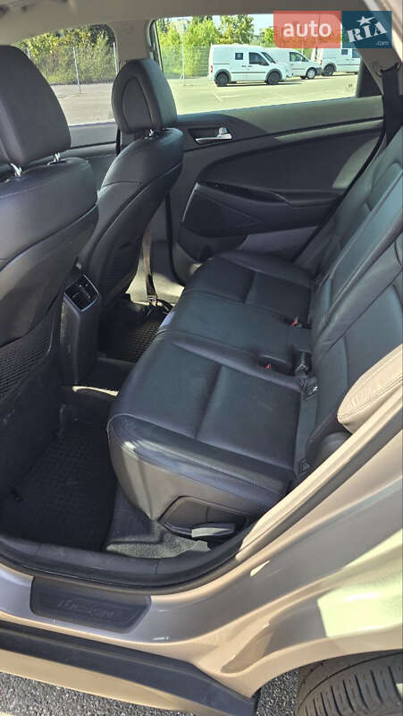 Позашляховик / Кросовер Hyundai Tucson 2016 в Києві