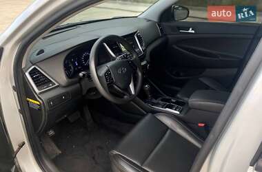 Внедорожник / Кроссовер Hyundai Tucson 2016 в 