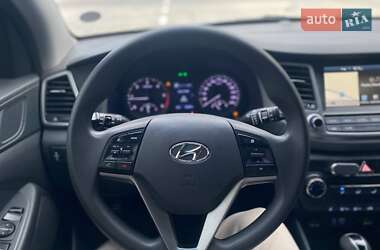 Внедорожник / Кроссовер Hyundai Tucson 2016 в 
