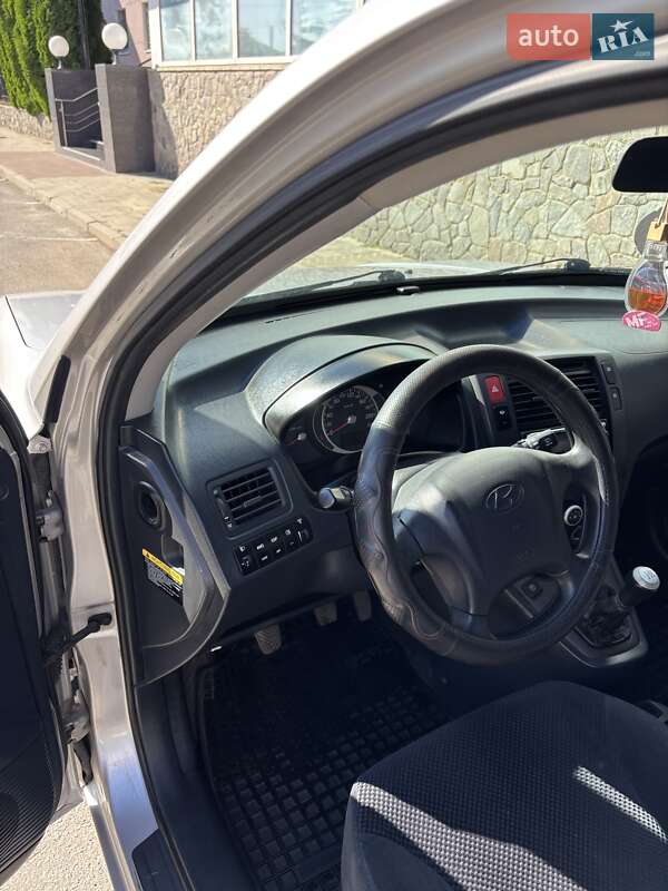 Позашляховик / Кросовер Hyundai Tucson 2005 в Ромнах фото 8 Позашляховик / Кросовер Hyundai Tucson 2005 в Ромнах