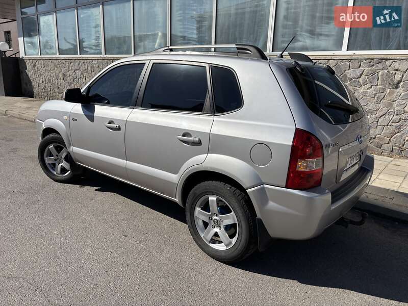 Позашляховик / Кросовер Hyundai Tucson 2005 в Ромнах фото 10 Позашляховик / Кросовер Hyundai Tucson 2005 в Ромнах