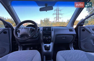 Внедорожник / Кроссовер Hyundai Tucson 2005 в 