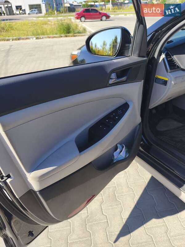 Позашляховик / Кросовер Hyundai Tucson 2017 в Києві