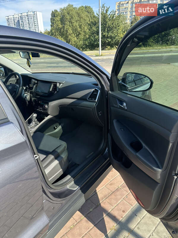 Позашляховик / Кросовер Hyundai Tucson 2016 в Києві