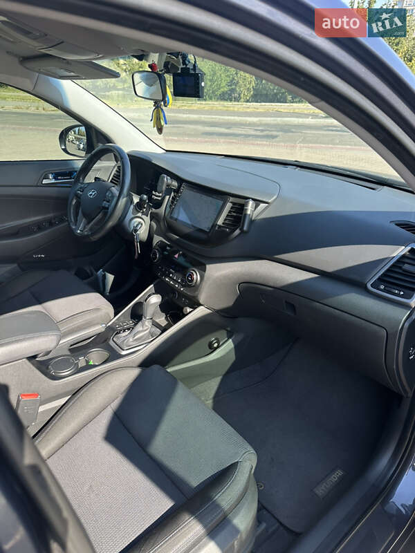 Позашляховик / Кросовер Hyundai Tucson 2016 в Києві