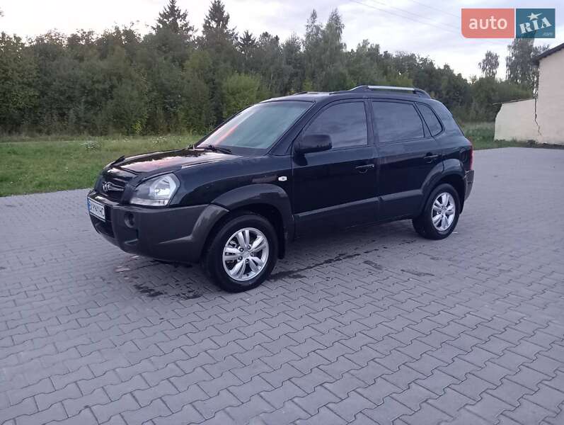 Позашляховик / Кросовер Hyundai Tucson 2011 в Антонінах