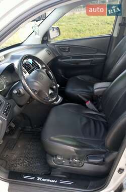 Внедорожник / Кроссовер Hyundai Tucson 2006 в 