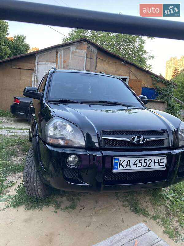 Внедорожник / Кроссовер Hyundai Tucson 2010 в 