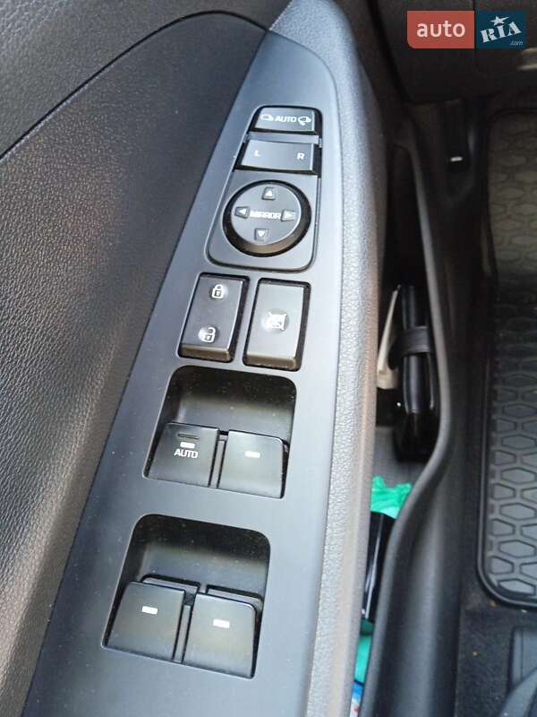 Позашляховик / Кросовер Hyundai Tucson 2015 в Долині