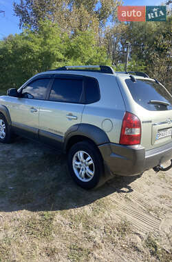 Внедорожник / Кроссовер Hyundai Tucson 2006 в 