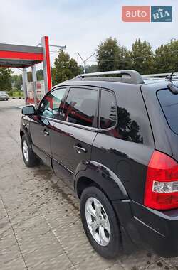 Внедорожник / Кроссовер Hyundai Tucson 2009 в 