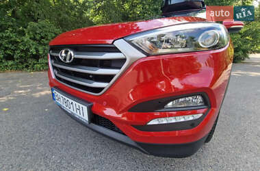 Внедорожник / Кроссовер Hyundai Tucson 2016 в 