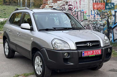 Внедорожник / Кроссовер Hyundai Tucson 2006 в  фото 4 Внедорожник / Кроссовер Hyundai Tucson 2006 в