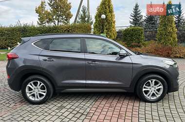 Внедорожник / Кроссовер Hyundai Tucson 2015 в 