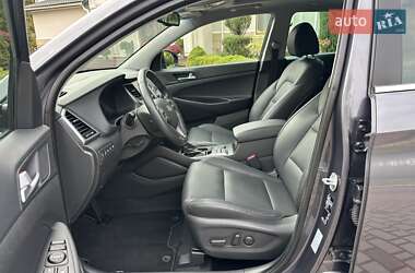 Внедорожник / Кроссовер Hyundai Tucson 2015 в 
