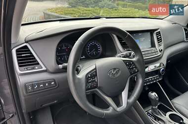 Внедорожник / Кроссовер Hyundai Tucson 2015 в 