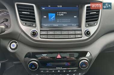 Внедорожник / Кроссовер Hyundai Tucson 2015 в 