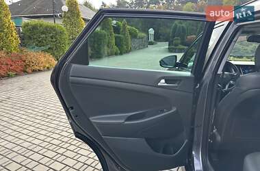 Внедорожник / Кроссовер Hyundai Tucson 2015 в 