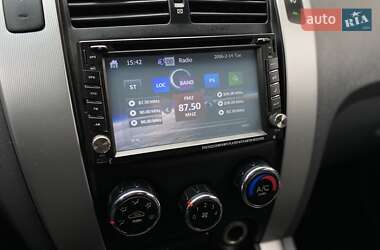 Внедорожник / Кроссовер Hyundai Tucson 2004 в 