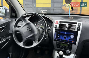 Внедорожник / Кроссовер Hyundai Tucson 2009 в 