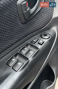 Внедорожник / Кроссовер Hyundai Tucson 2012 в 