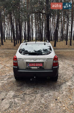 Внедорожник / Кроссовер Hyundai Tucson 2006 в 