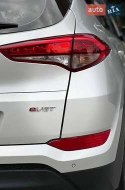 Внедорожник / Кроссовер Hyundai Tucson 2016 в 