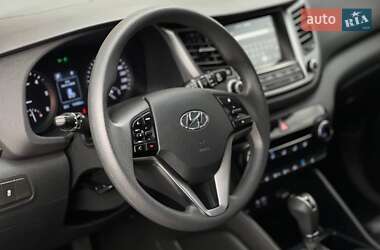 Внедорожник / Кроссовер Hyundai Tucson 2016 в 