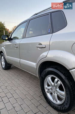 Внедорожник / Кроссовер Hyundai Tucson 2008 в 