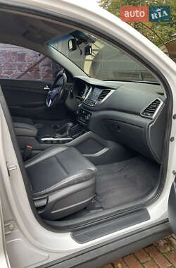 Внедорожник / Кроссовер Hyundai Tucson 2016 в 