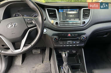 Внедорожник / Кроссовер Hyundai Tucson 2016 в 