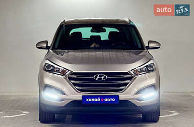 Внедорожник / Кроссовер Hyundai Tucson 2016 в 