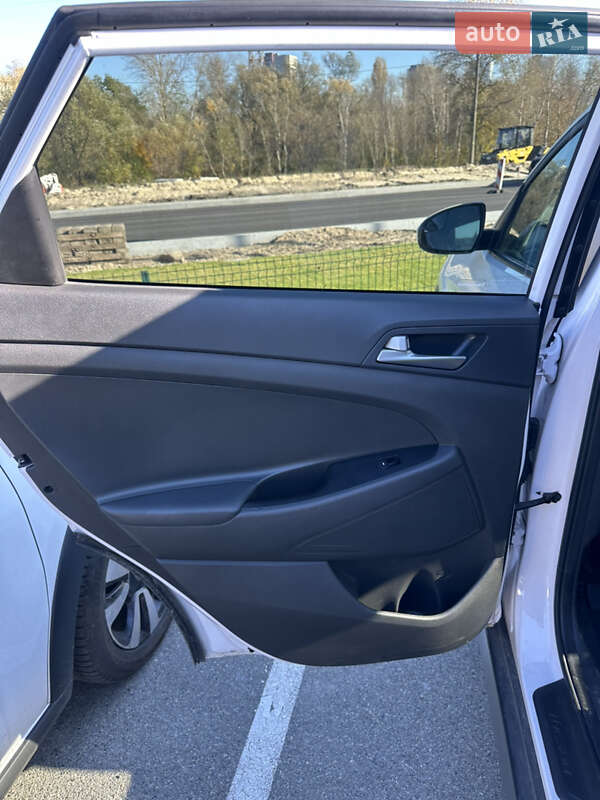 Внедорожник / Кроссовер Hyundai Tucson 2016 в Киеве фото 15 Внедорожник / Кроссовер Hyundai Tucson 2016 в Киеве