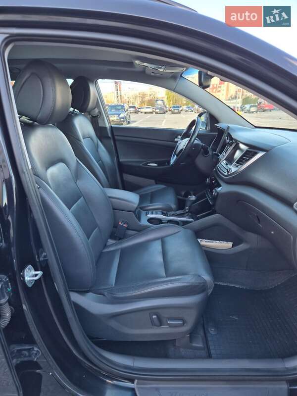 Позашляховик / Кросовер Hyundai Tucson 2016 в Чернівцях