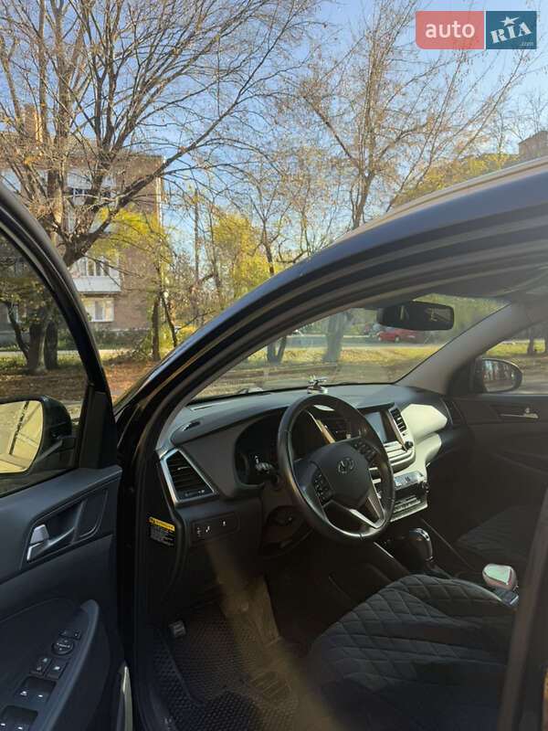 Внедорожник / Кроссовер Hyundai Tucson 2016 в Староконстантинове