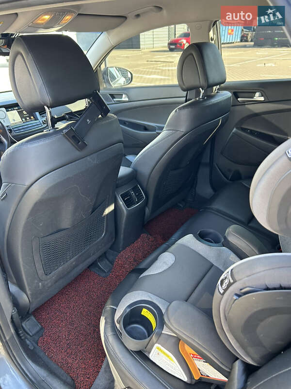 Внедорожник / Кроссовер Hyundai Tucson 2016 в Киеве