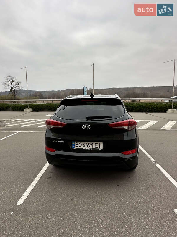 Позашляховик / Кросовер Hyundai Tucson 2016 в Києві