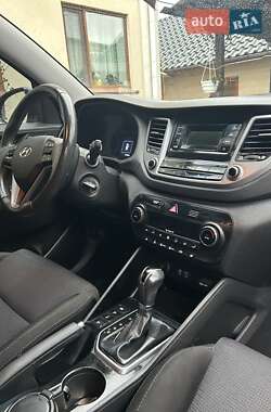 Внедорожник / Кроссовер Hyundai Tucson 2016 в Носовке