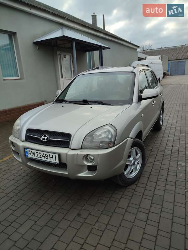 Внедорожник / Кроссовер Hyundai Tucson 2006 в Звягеле фото Внедорожник / Кроссовер Hyundai Tucson 2006 в Звягеле
