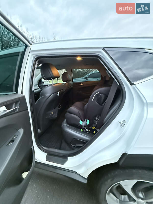 Внедорожник / Кроссовер Hyundai Tucson 2016 в Харькове