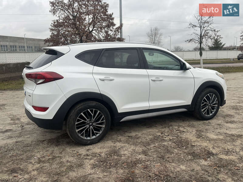 Позашляховик / Кросовер Hyundai Tucson 2017 в Києві