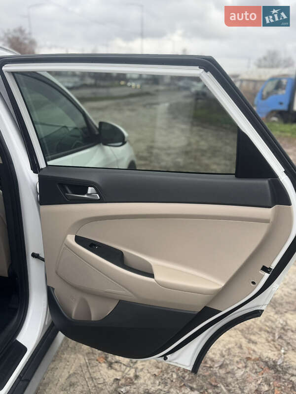 Позашляховик / Кросовер Hyundai Tucson 2017 в Києві