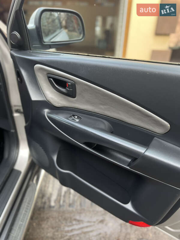 Внедорожник / Кроссовер Hyundai Tucson 2006 в Днепре фото 9 Внедорожник / Кроссовер Hyundai Tucson 2006 в Днепре