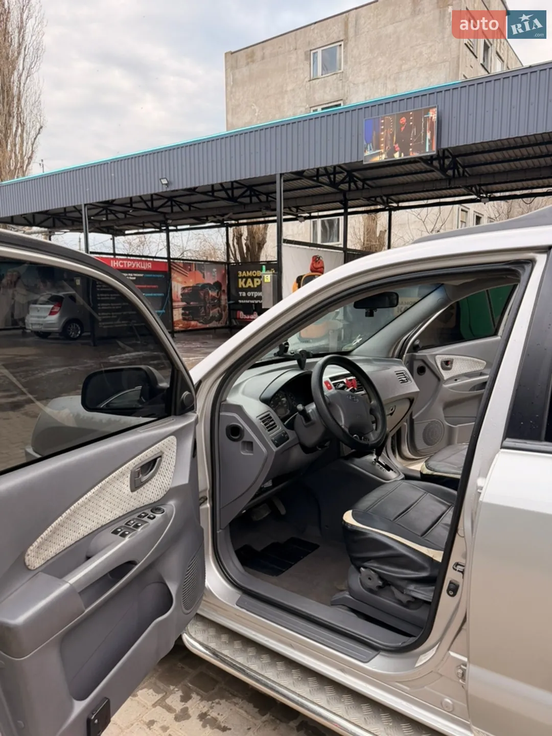 Hyundai Tucson 2004 VIN KMHJN81VP5U088163 фото оголошення 9 з 12
