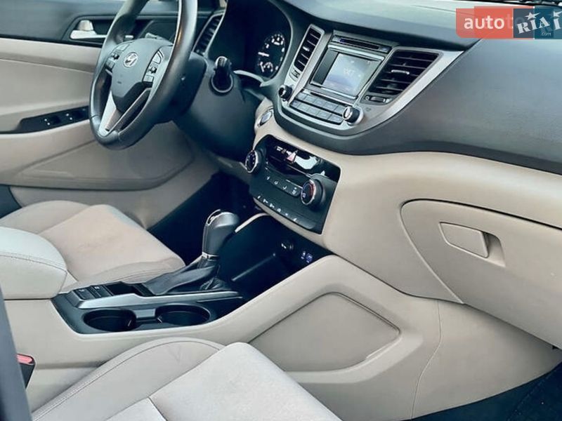 Позашляховик / Кросовер Hyundai Tucson 2017 в Івано-Франківську